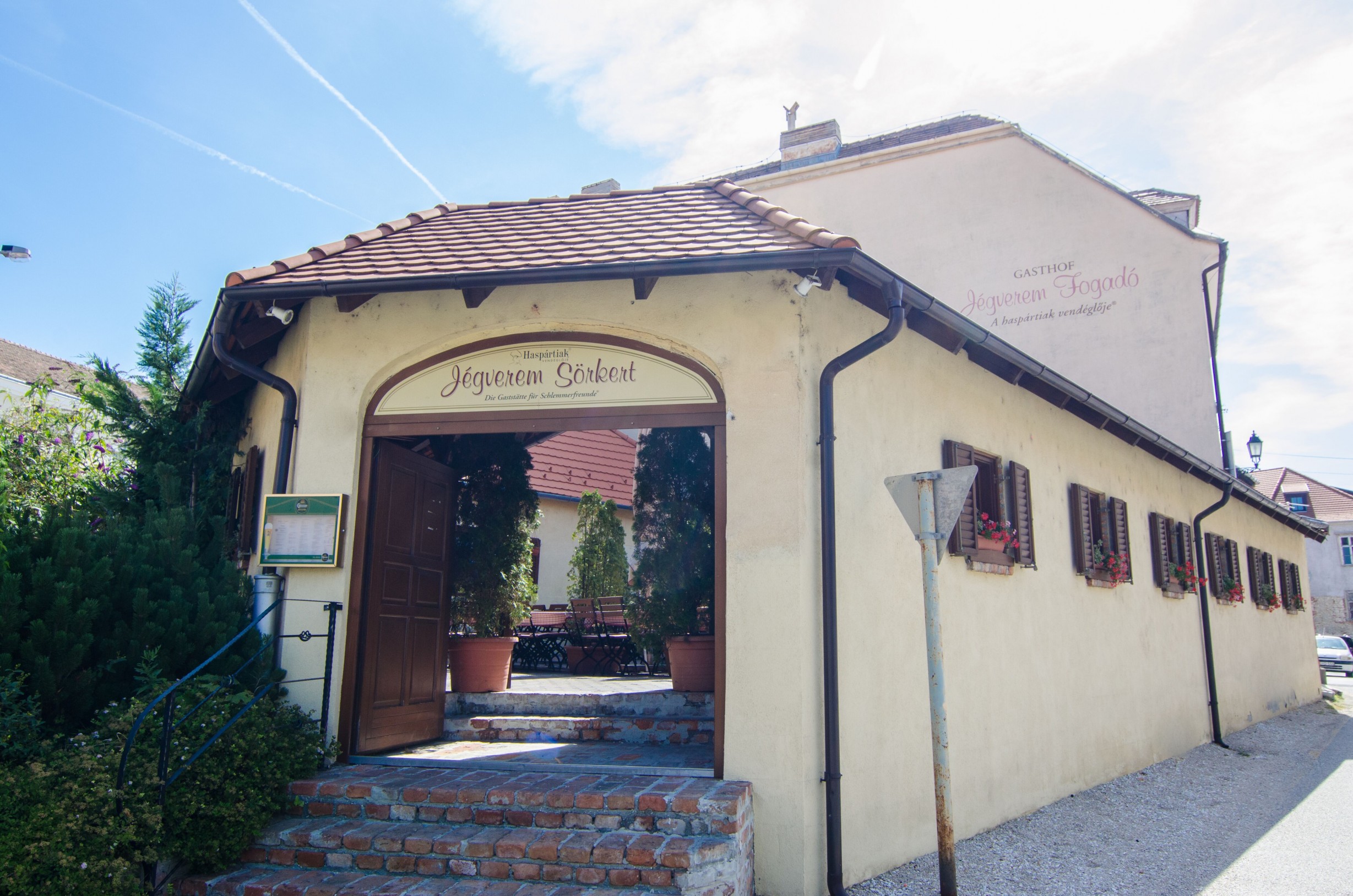 J&eacute;gverem Fogad&oacute; 