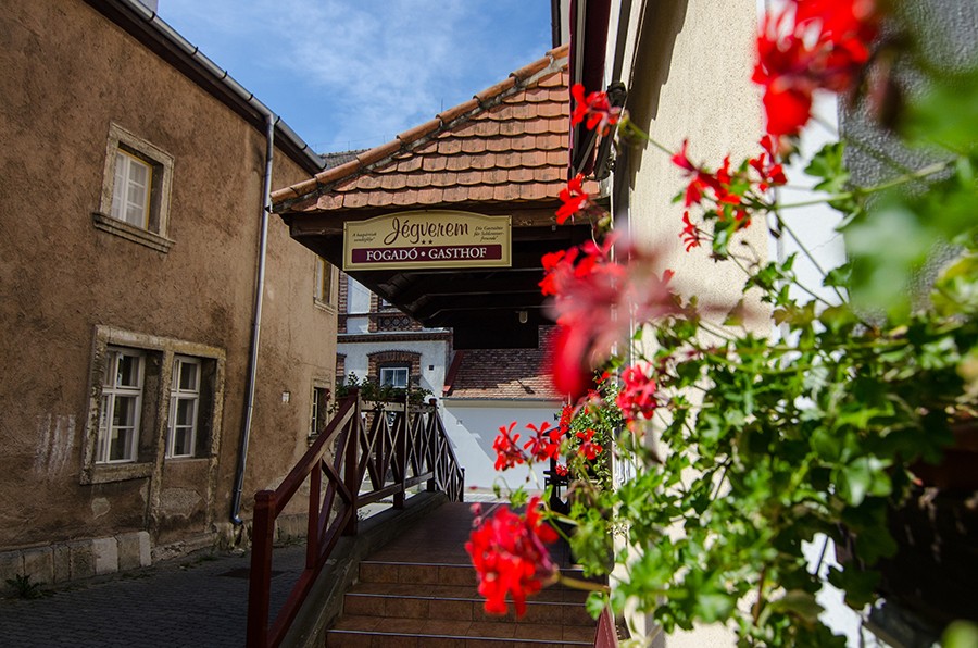 J&eacute;gverem Fogad&oacute; 